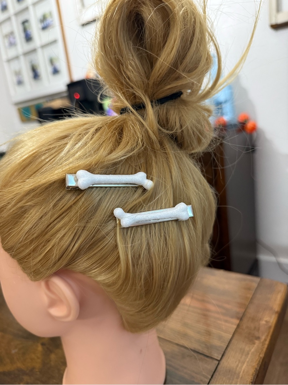 White Bone-Shaped Hair Clips - Women Hair Accessory - Picture 2 of 3
